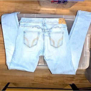 Hollister super skinny’s Sz 26x31/ 3R light wash